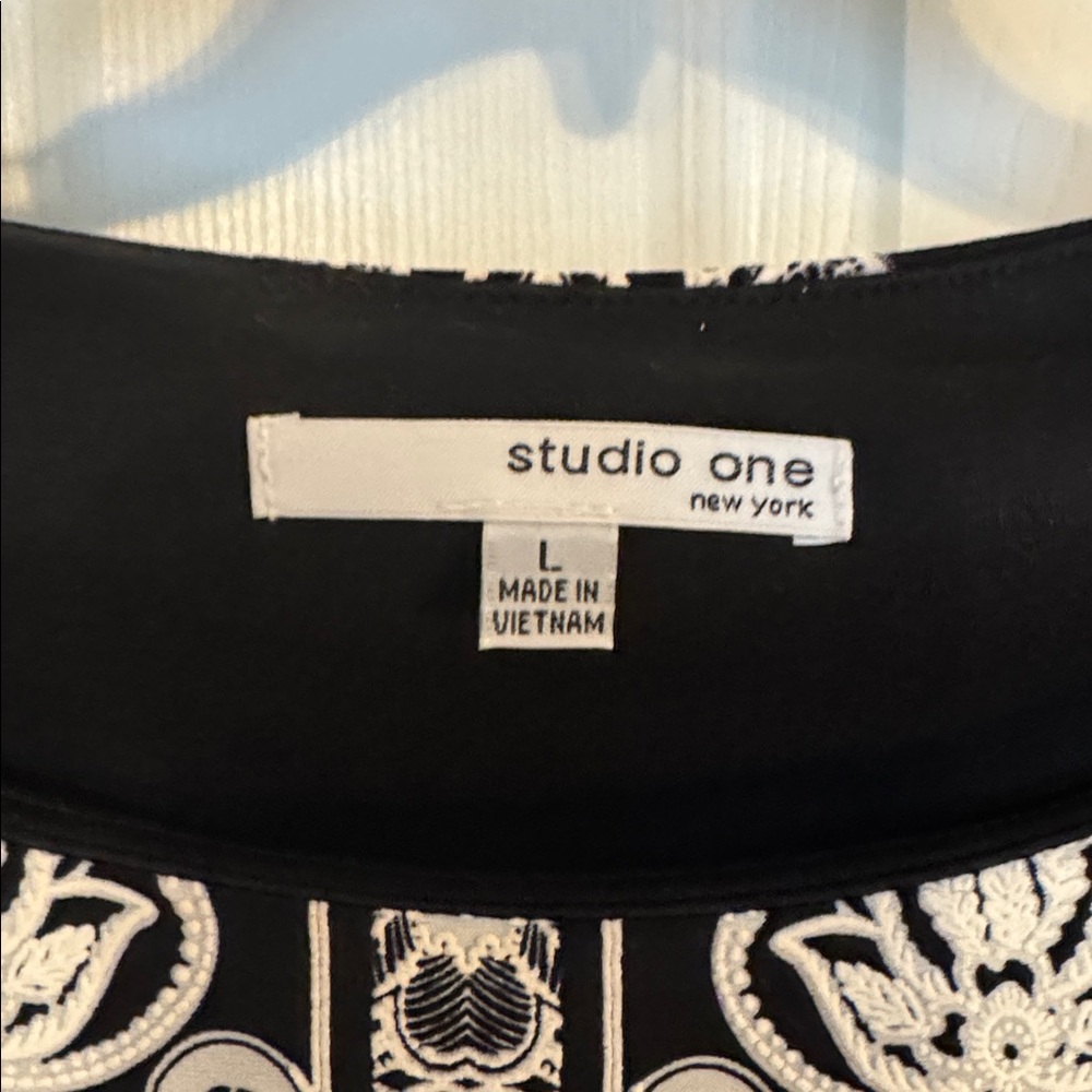 Studio One Monochrome Patterned Dress - Picture 3 of 7